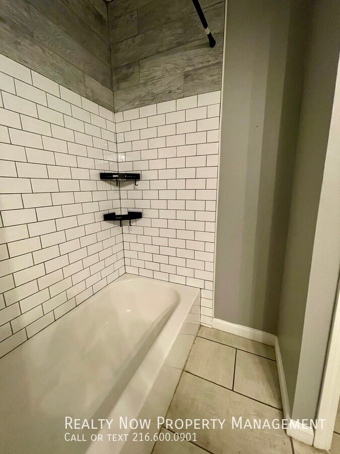 Building Photo - 1335 W 61st St