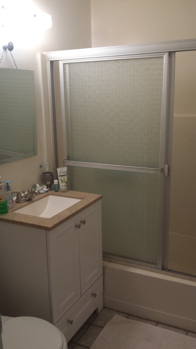 Building Photo - 1347 N Alvarado St