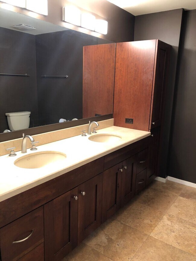 Building Photo - Experience Luxury Living at Optima Camelba...