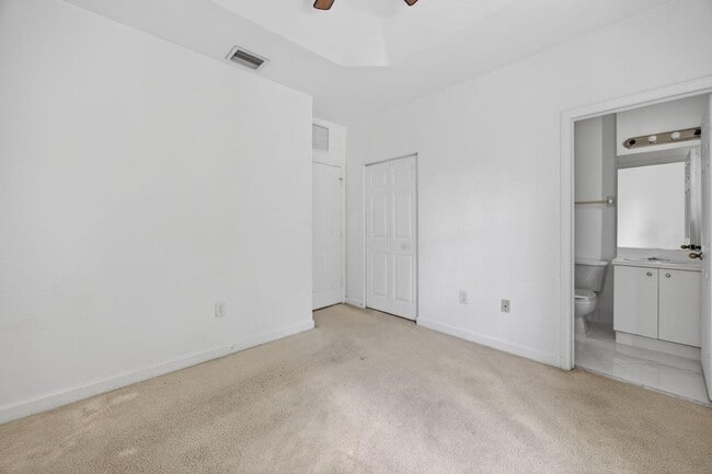 Building Photo - 1575 NE 33rd Ave