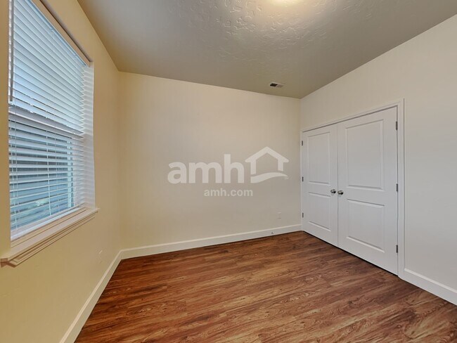 Building Photo - 3465 S Bartlett Ave