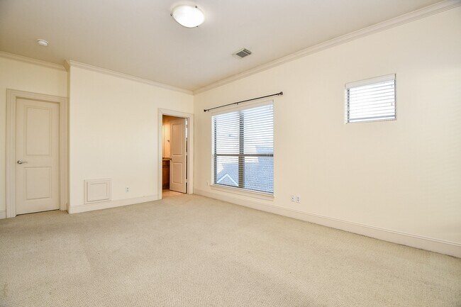 Building Photo - 6818 Staffordshire Blvd