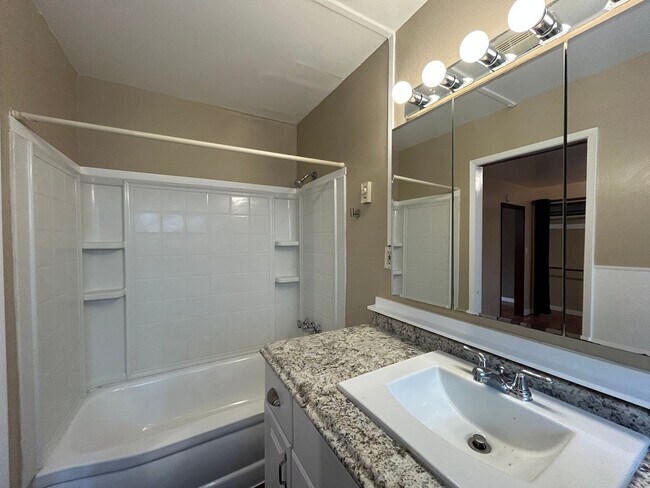 Building Photo - 80243
