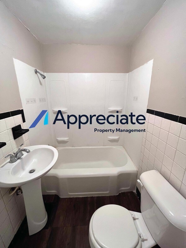 Building Photo - 622 Paris Ct