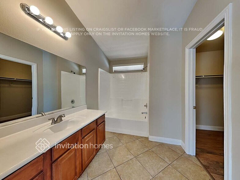 Building Photo - 2763 Bridleton Ave
