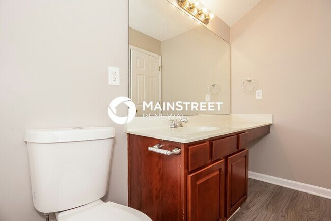 Building Photo - 3 Bedroom Pet-Friendly Home in Charlotte, NC with Main Street Renewal