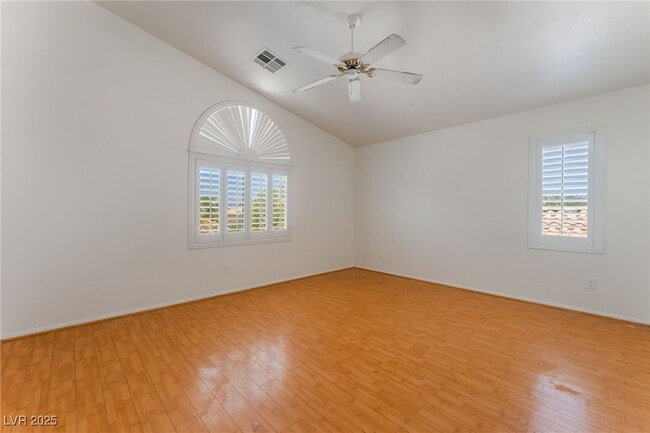 Building Photo - 10412 Shadowland Ave