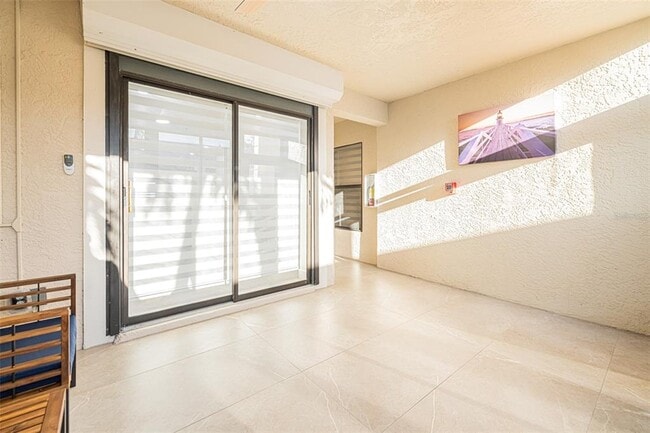 Building Photo - 16320 Kelly Cove Dr