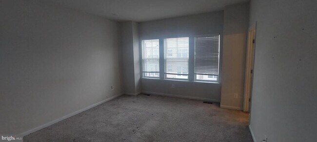 Building Photo - 2563 Hopton Ln