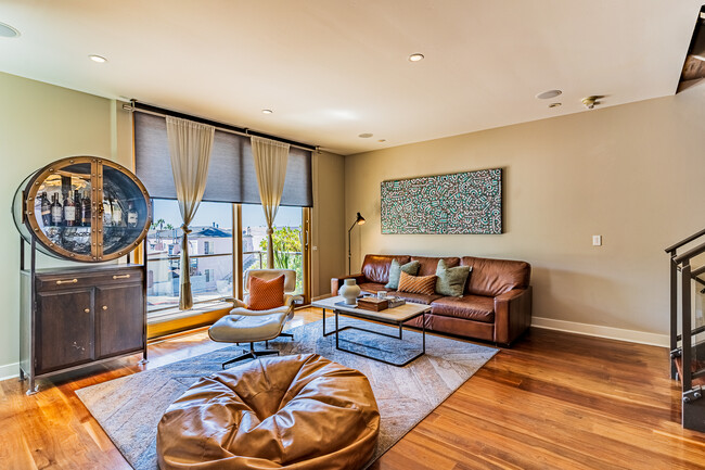 Living Room 2nd Floor - 408 W Juniper St