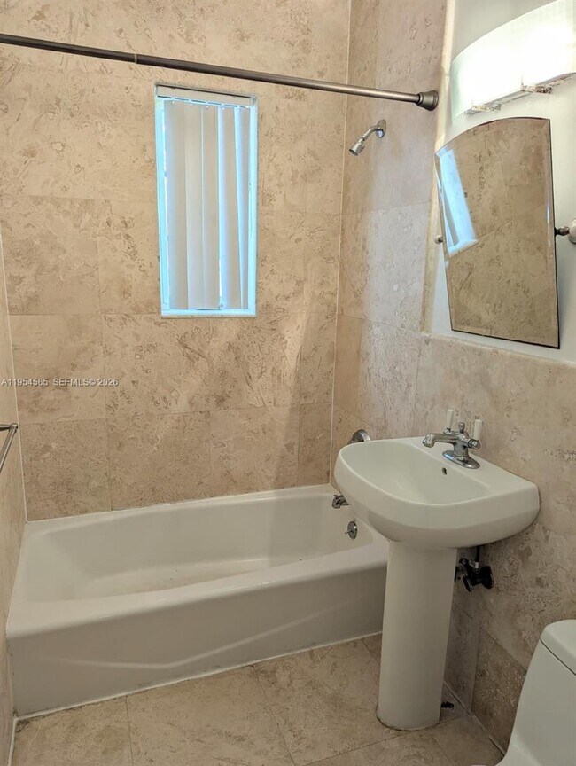 Building Photo - 1015 19th St