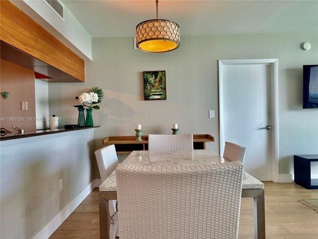 Building Photo - 1800 N Bayshore Dr