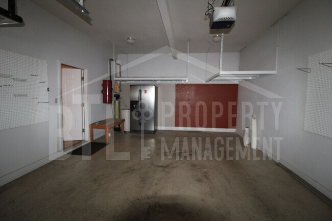 Building Photo - Charming 2 bedroom condo in Cozy Cove