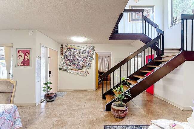 Building Photo - 693 NW 102 Pl