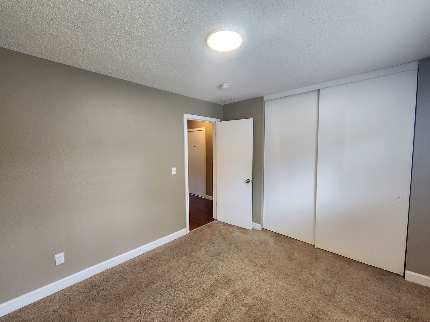 Building Photo - 4232-4232 SE Cesar Estrada Chavez Blvd