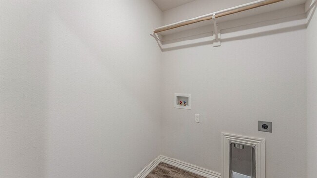 Building Photo - 5427 Southwood Ave