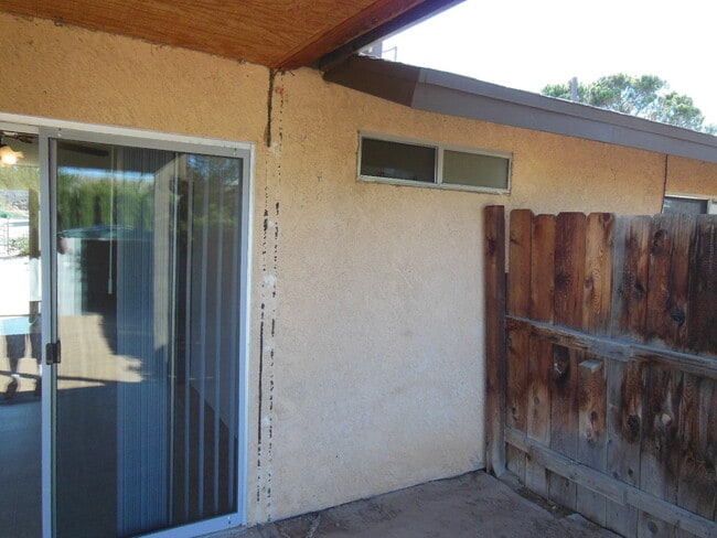 Building Photo - Just Listed!! 2 Bedroom 2 Bathroom Single ...