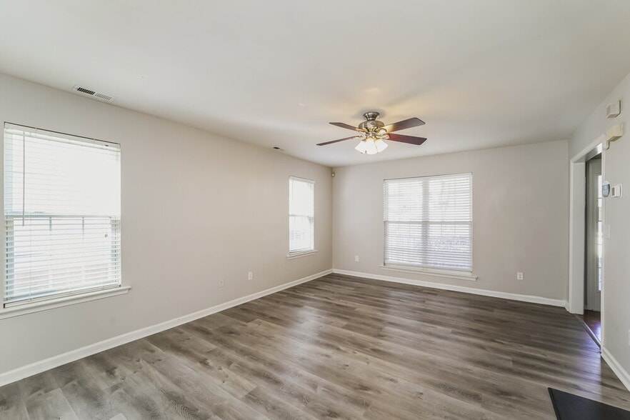Building Photo - 6109 Spanish Moss Ln
