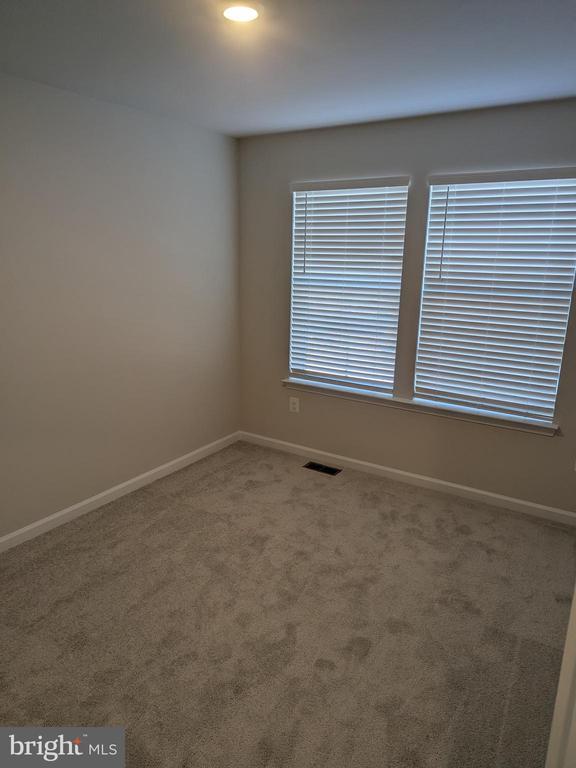 Building Photo - 212 Swan Fld Ave