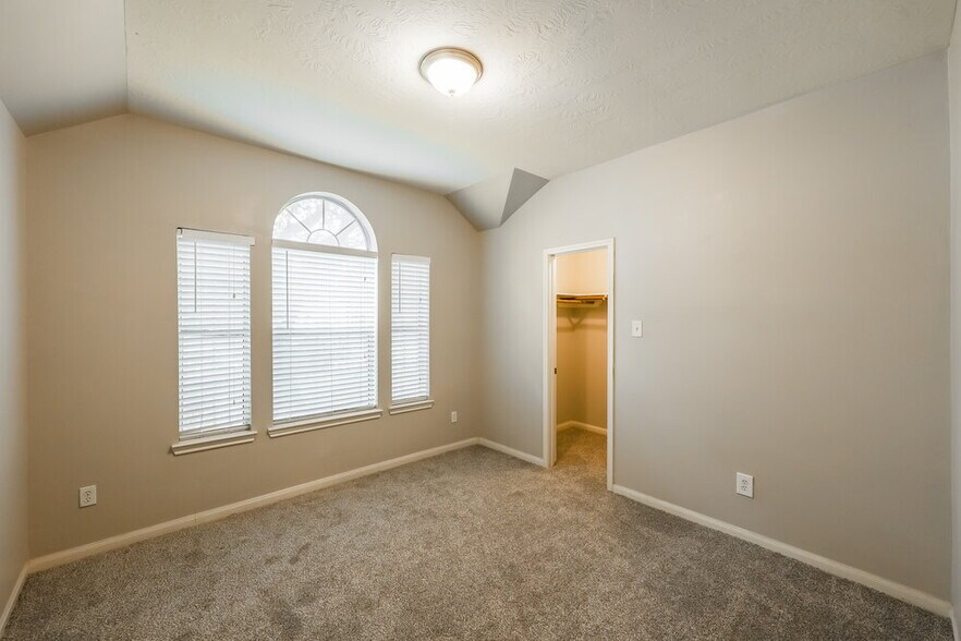 Building Photo - 5139 Chase Park Cir