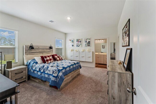 Building Photo - 10138 California Lily Ln
