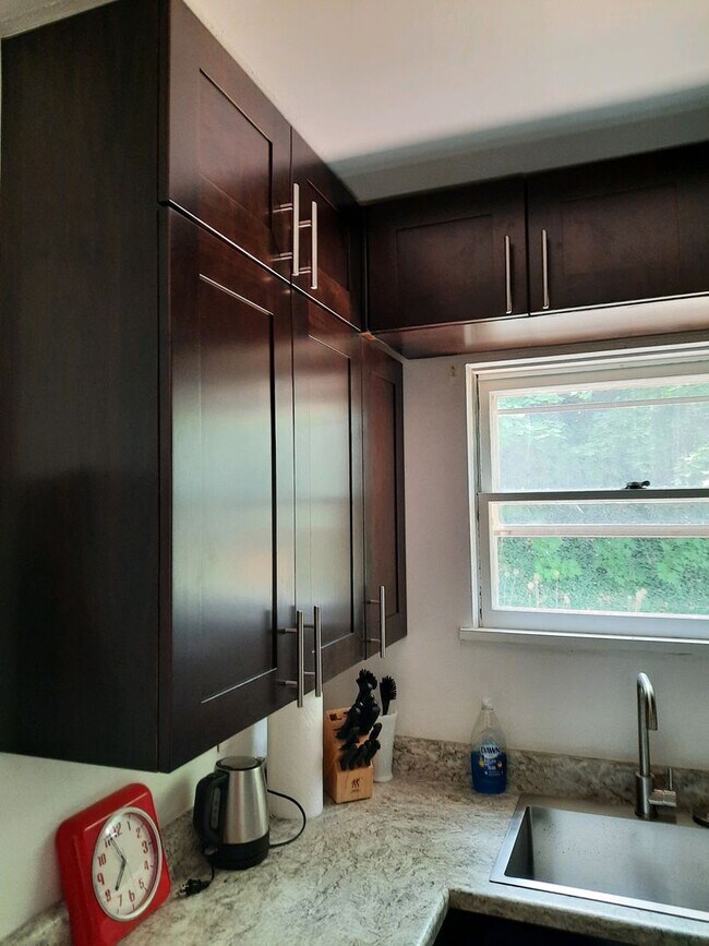 Building Photo - 1005 NE D St