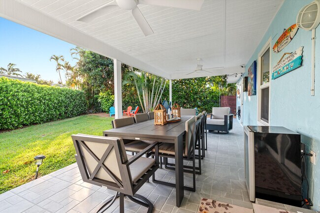 Building Photo - 9165 SE Yacht Club Cir