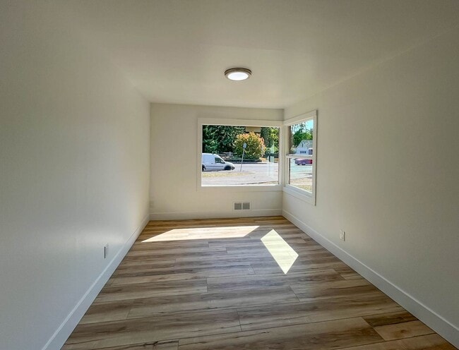 Building Photo - Charming NE Portland Apartment Near Parks, Shops & Transit