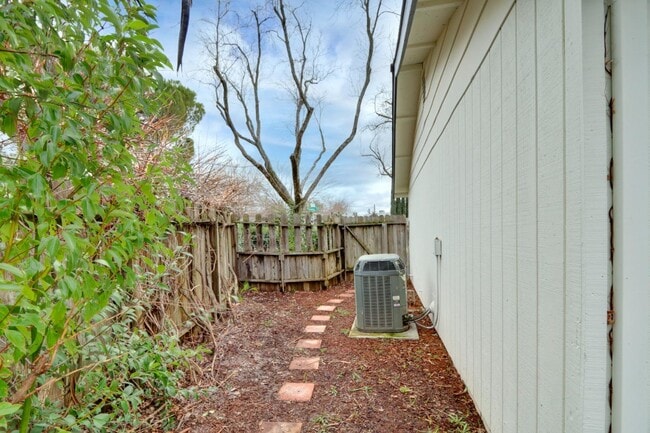 Building Photo - 7334 Grenola Way