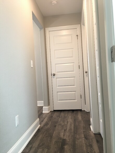 Building Photo - 550 N Greylag Way