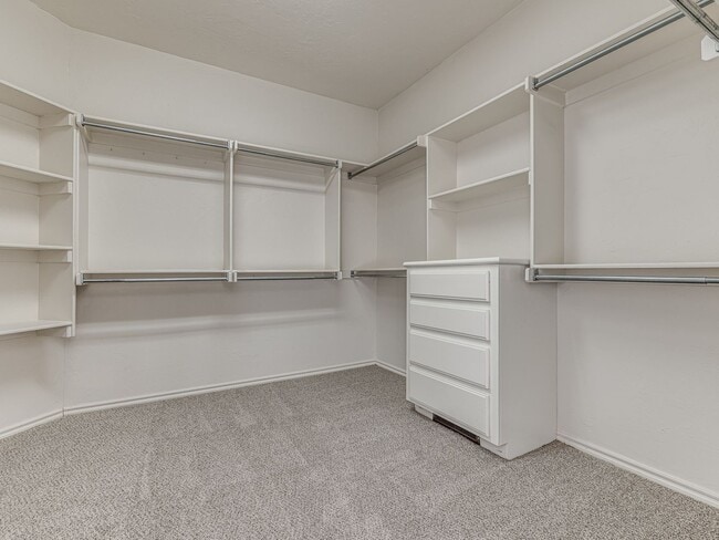 Building Photo - Updated home in Cobblestone Park- Deer Creek Schools + 4 bedrooms + 3.5 bathrooms