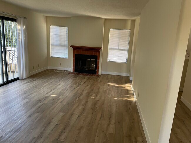 Living Room - 1847 S Barrington Ave