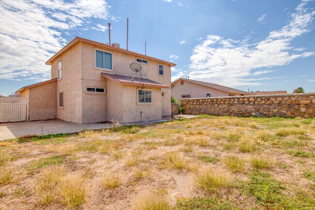 Building Photo - 2405 Tierra Humeda Dr