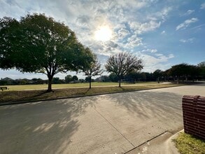 Building Photo - 928 Falcon Dr