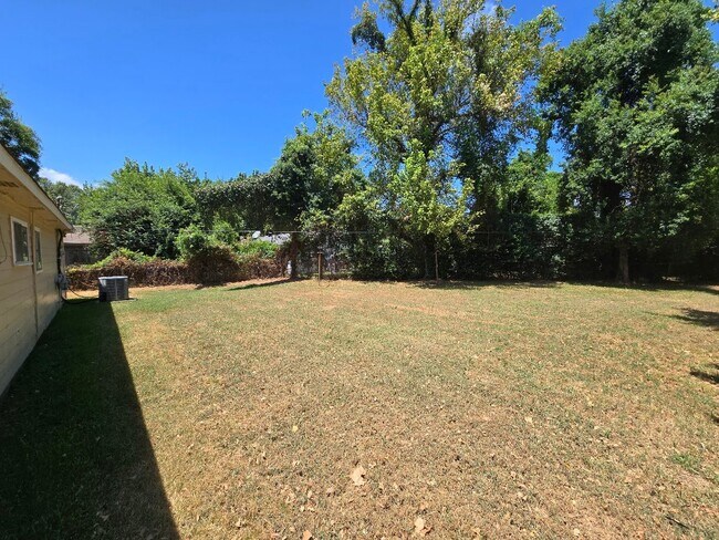 Building Photo - 3221 Rose Pl