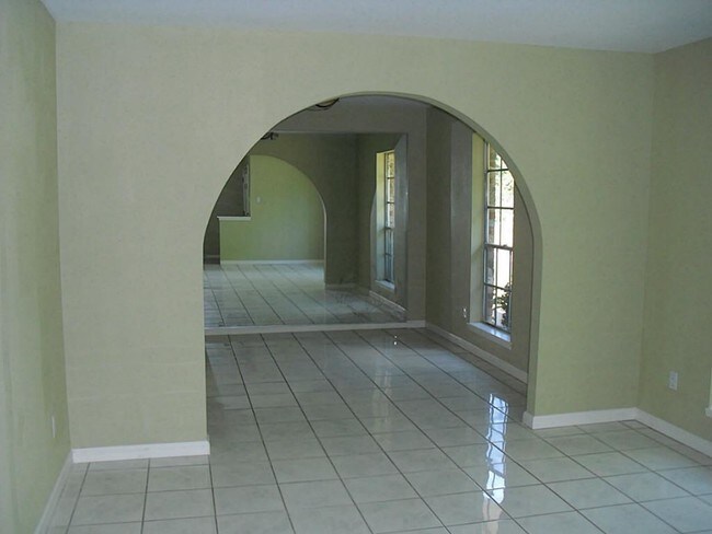Building Photo - 13138 Max Rd
