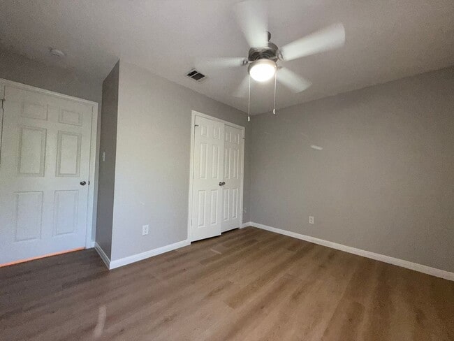 Building Photo - Ginder Properties2 (2906 Kestrel Dr)
