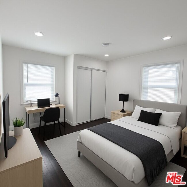 Building Photo - 5526 Franklin Ave