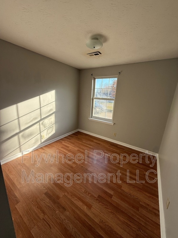 Building Photo - 132 N Poole St