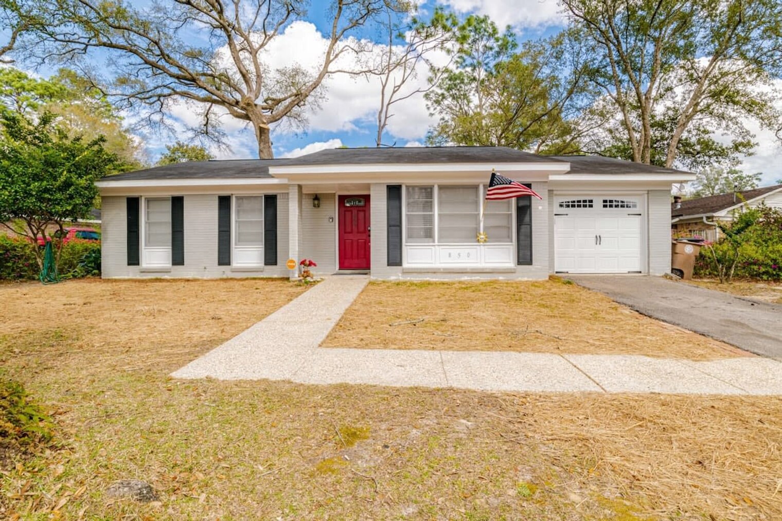 Building Photo - 850 Forestwood Dr