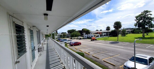 Building Photo - 92 Berkshire D