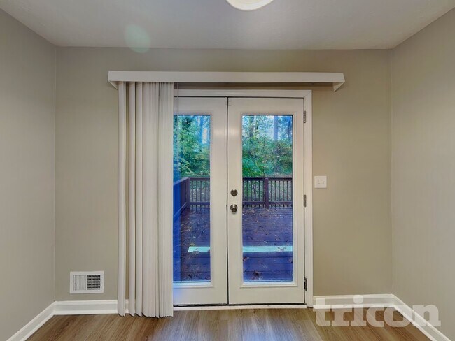 Building Photo - 1897 Falls Cove