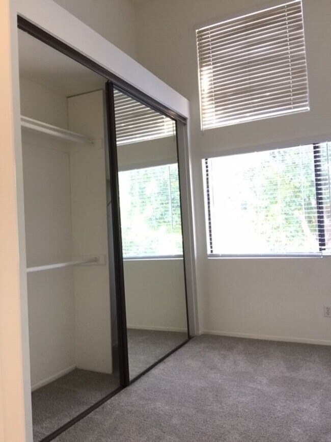 Building Photo - 25761 Le Parc