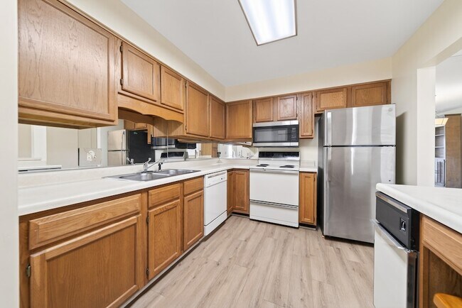 Building Photo - 200 Sanders Ferry Rd