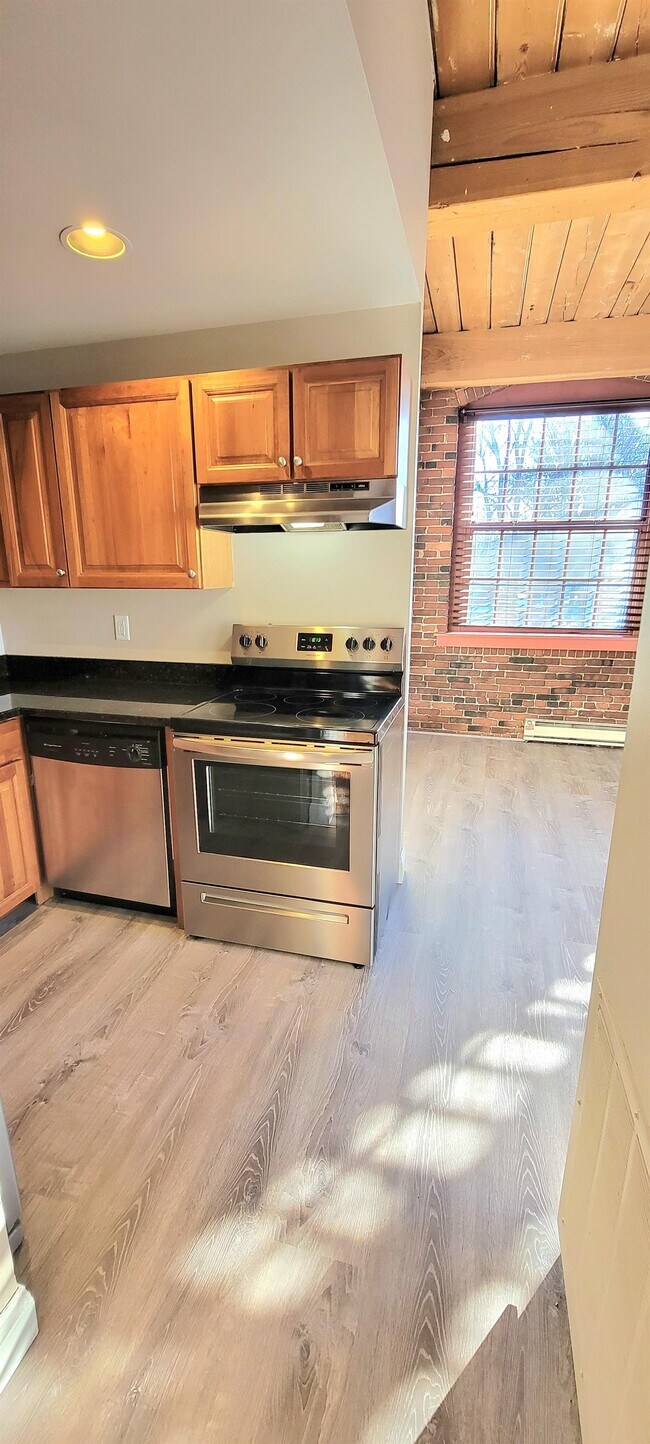 Building Photo - 2 Manchester St