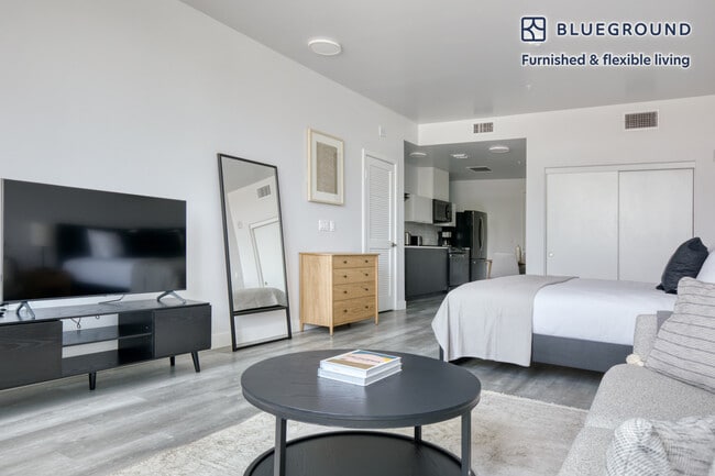 Building Photo - 700 N Spaulding Ave