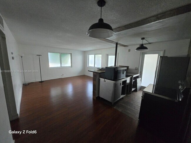 Primary Photo - 1715 Wiley St