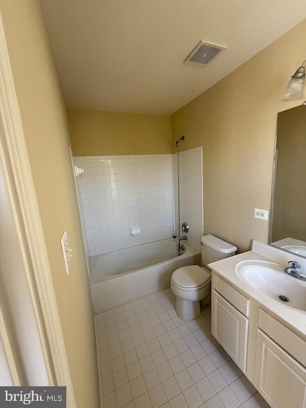 Building Photo - 23624 Overlook Park Dr