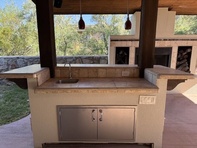 Building Photo - 682 La Melodia Dr