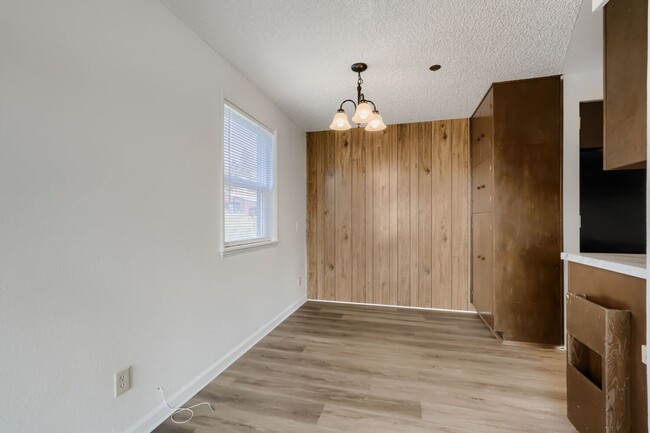 Building Photo - Recently Updated 3 Bed 2 Bath Seattle Home w/ Attached Garage!